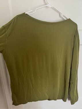 Lululemon Olive Long Sleeve Key Hole Back